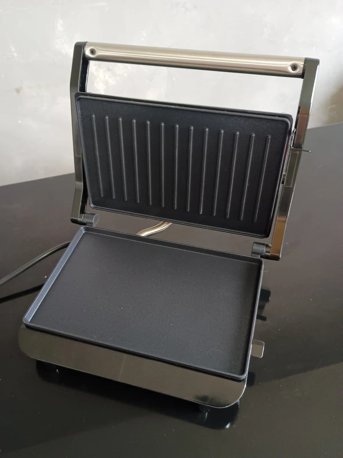 Sanduicheira e Grill Britânia 2 em 1 de Inox com trava de segurança - 4
